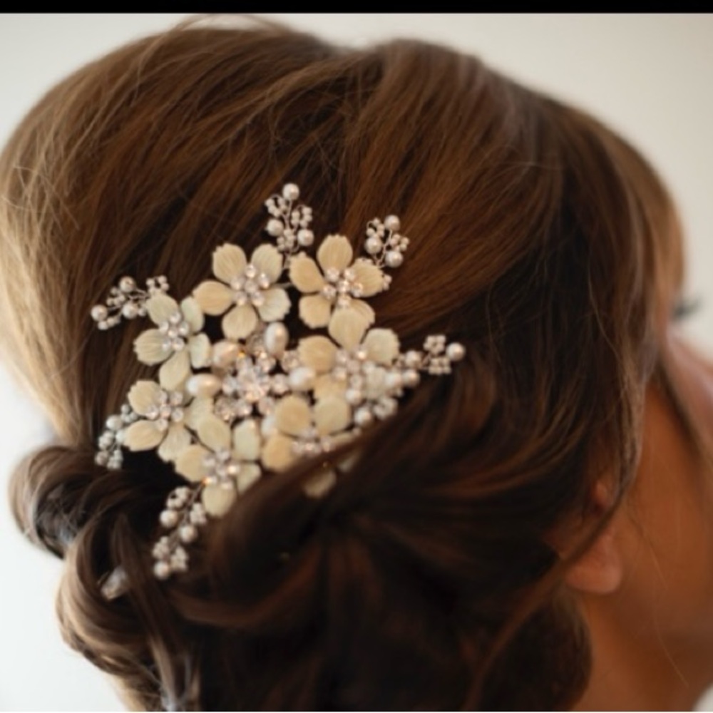 pearl and crystal hair comb.
